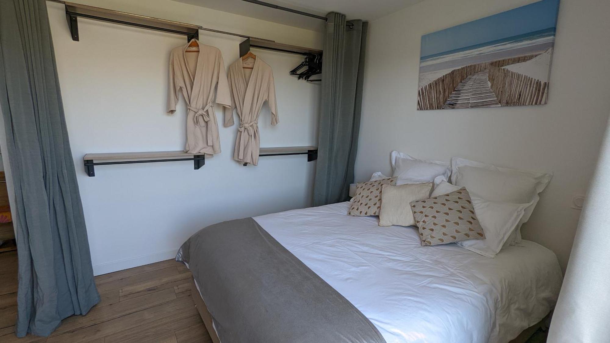 Chambre L A Tavel Extérieur photo
